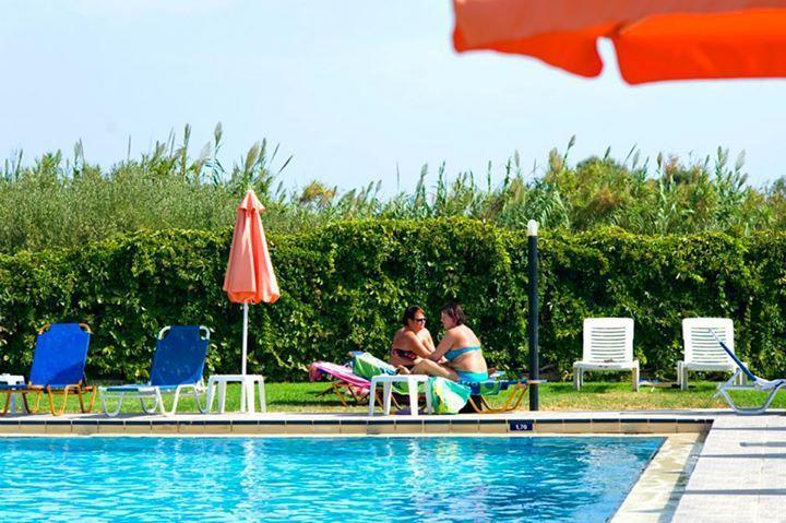 Alfa Hotel Apartments Йеранион Экстерьер фото