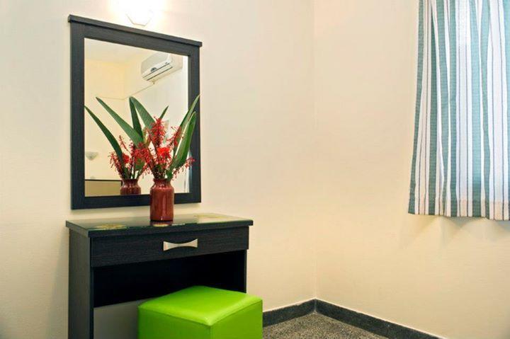 Alfa Hotel Apartments Йеранион Экстерьер фото